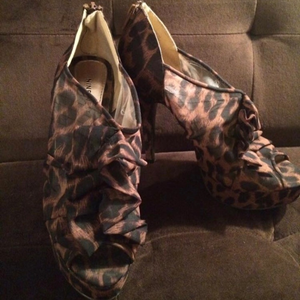 Peep toe booties (new)